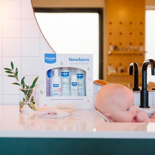 Mustela Newborn Arrival Gift Set - Baby Skincare & Bath Time Essentials - Natural & Plant Based - 5 Items Set - Image 3